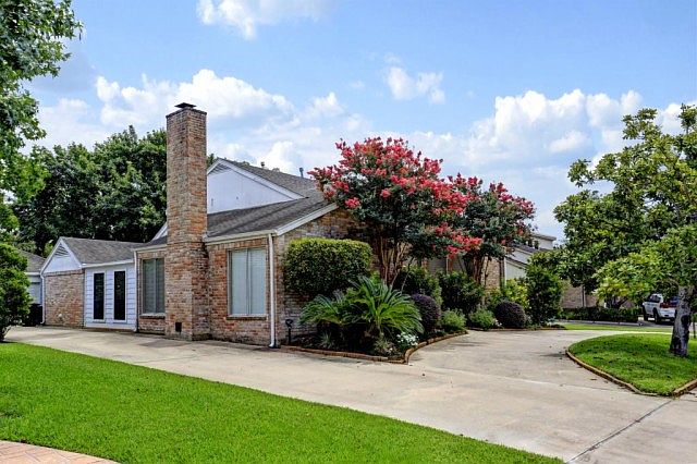 1st image of 1407 Warwickshire Dr