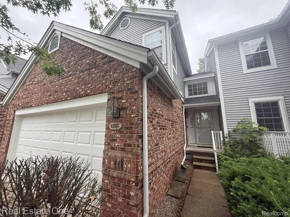 4287 Pine Ridge Ct, Ann Arbor, MI 48105