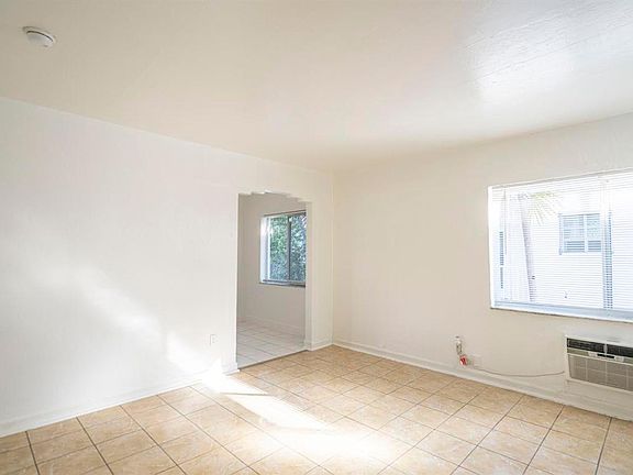 4th image of 965 Biarritz Dr Unit 6-965-06