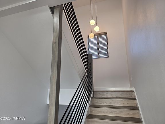 5th image of 8301 Viewcrest Way