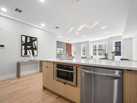 4th image of 443 Bergen Ave #B