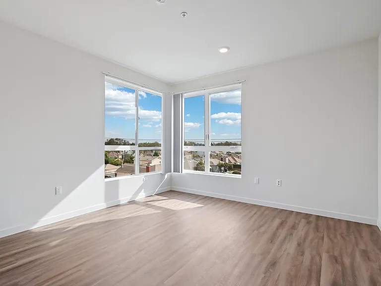 Cloud Nine Luxury Apartments — Photo 32