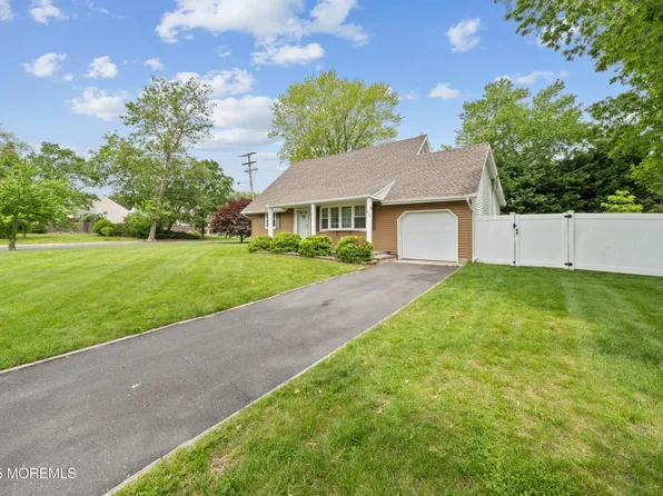 952 Stafford Drive, Toms River, NJ 08753