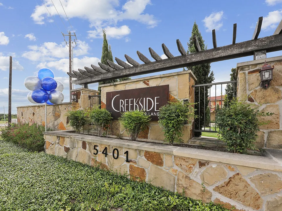 Creekside on Parmer Lane