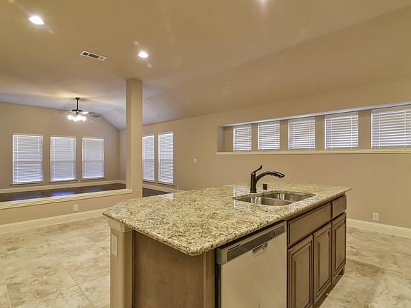 5th image of 6011 Park View Dr