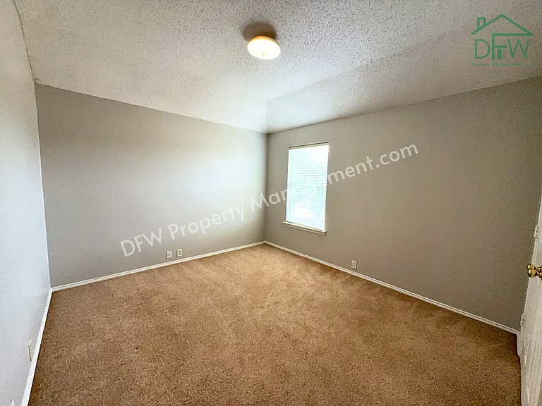 2805 Crater Lake Ln — Photo 11
