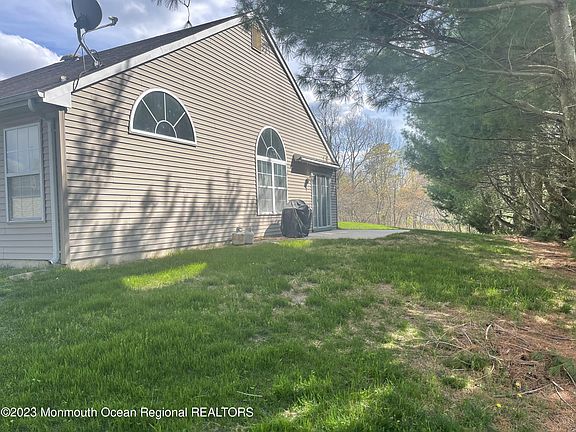 4th image of 4 Roseville Court