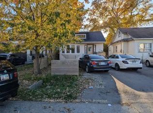1046 Meredith Ave, Mississauga, ON L5E 2C7