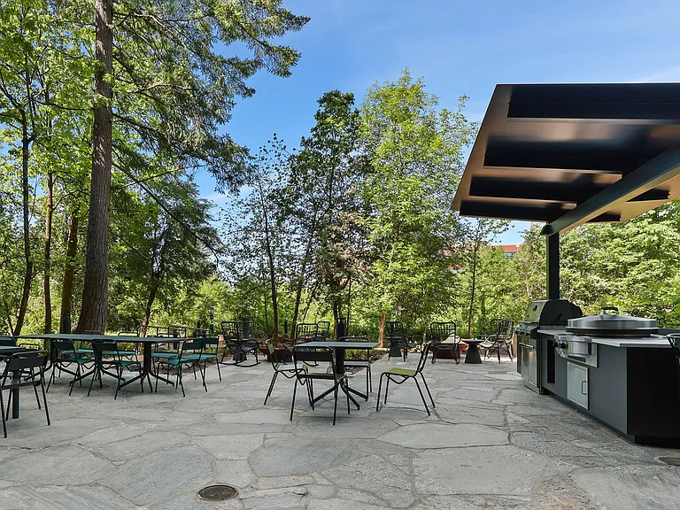 Willow Apartments — Photo 7