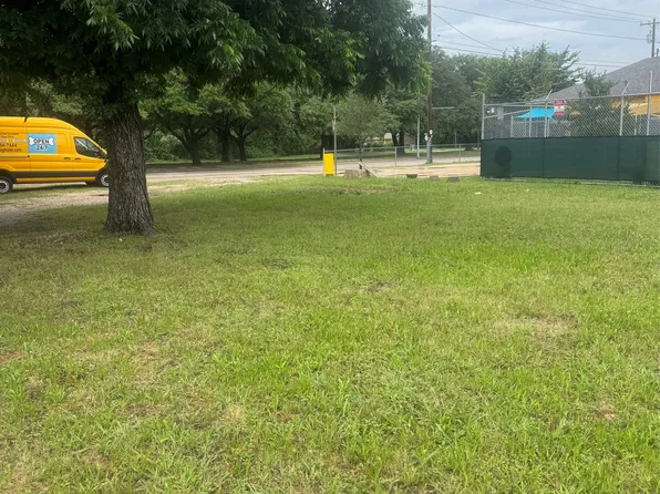 (undisclosed Address), Dallas, TX 75210