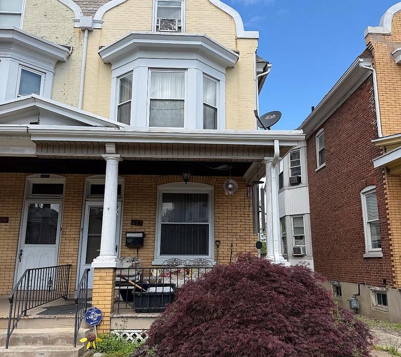 2nd image of 427 Fern Ave