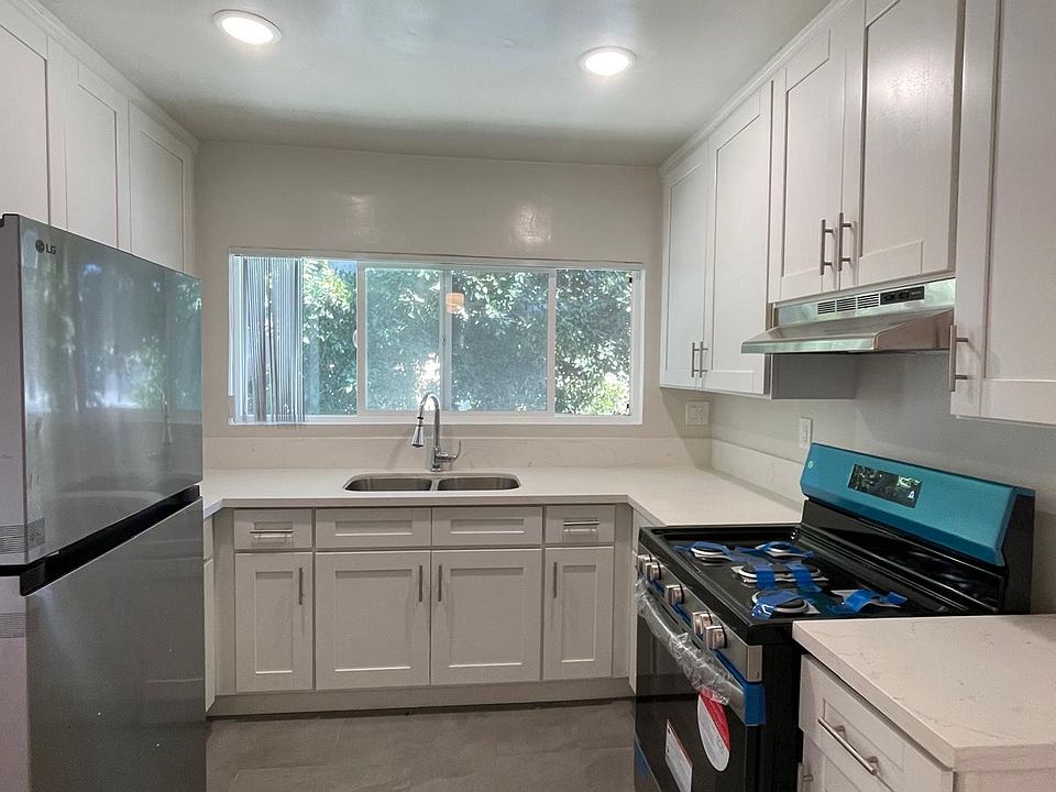 1st image of 949 N Sierra Bonita Ave #7