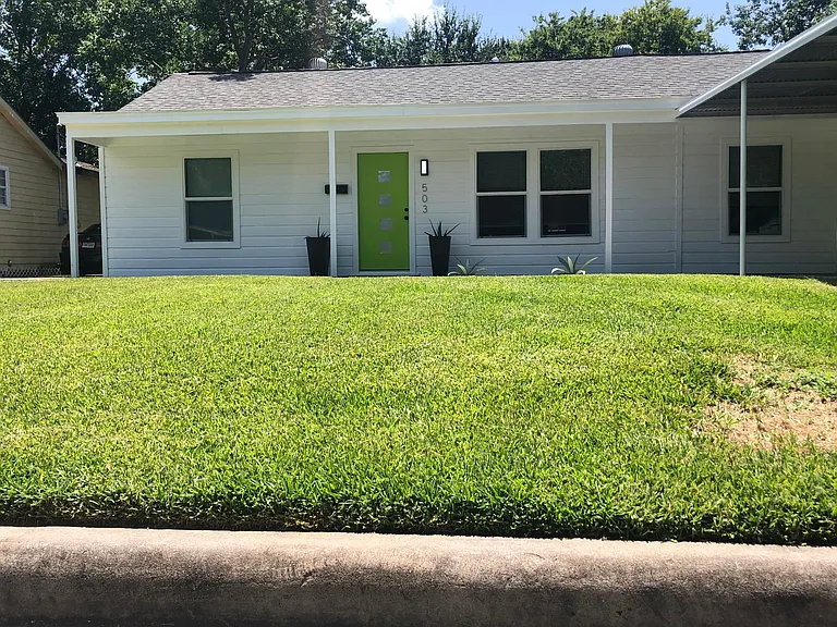 503 Harvey St — Photo 4