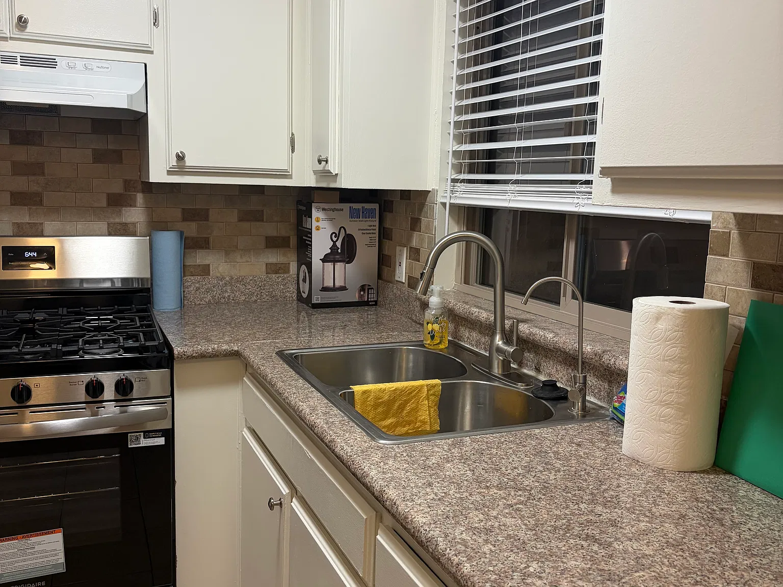 2 bed, 980 sqft, $2,350 — Photo 3