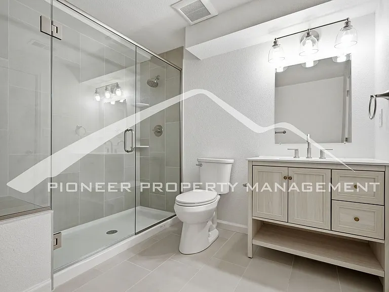 1465 S Troy St — Photo 16