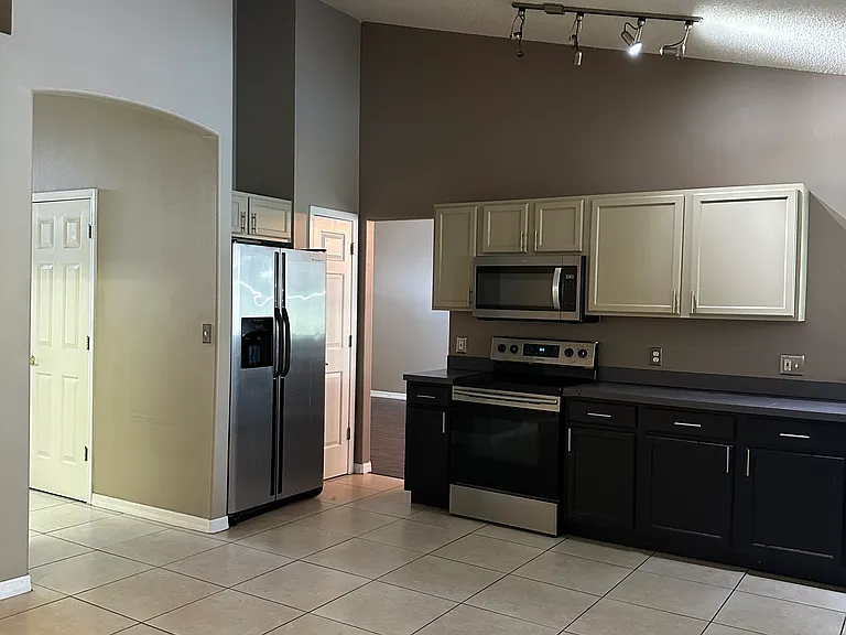 906 Thousand Oaks Blvd — Photo 9