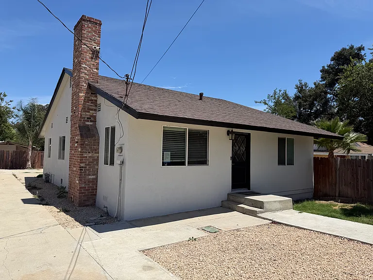 11203 Roswell Ave — Photo 1