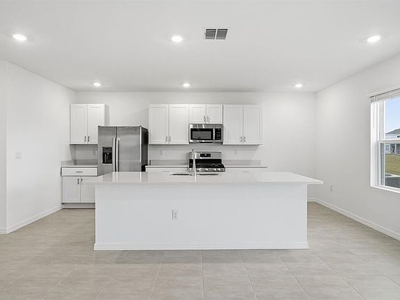 3rd image of 7476 Sandstone Dr