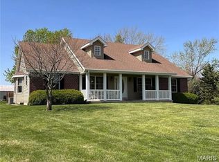 155 Zalabak Rd, Hawk Point, MO 63349