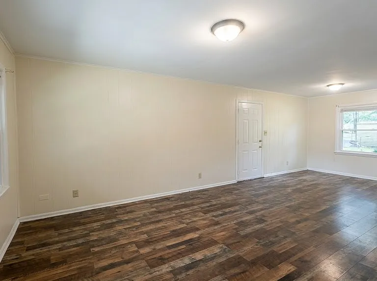 606 Eugenia St — Photo 3