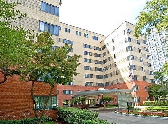 3rd image of 5060 N Marine Dr APT C4
