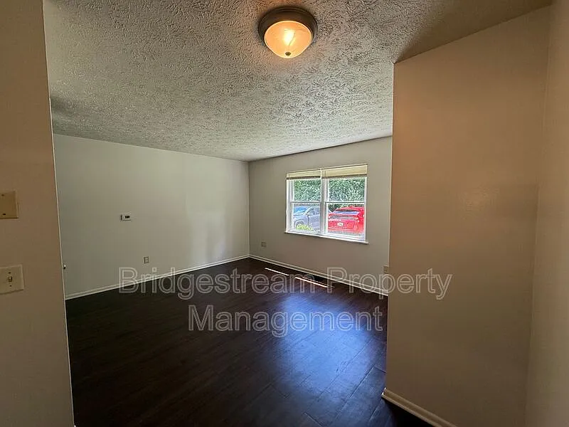 1 bed, 1.0 bath, 500 sqft, $595 — Photo 4