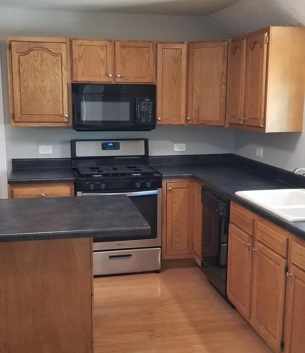 3 bed, 1.5 bath, 1200 sqft, $900 — Photo 3