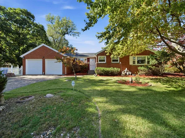 5203 N Prospect Rd, Peoria, IL 61614