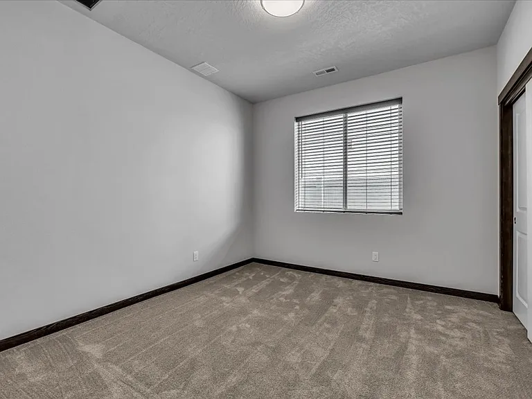 2905 N Corvus St — Photo 19