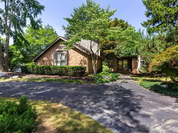 6282 Rose Blvd, West Bloomfield, MI 48322