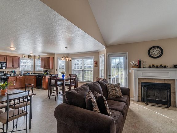 2nd image of 1318 Loren Cir