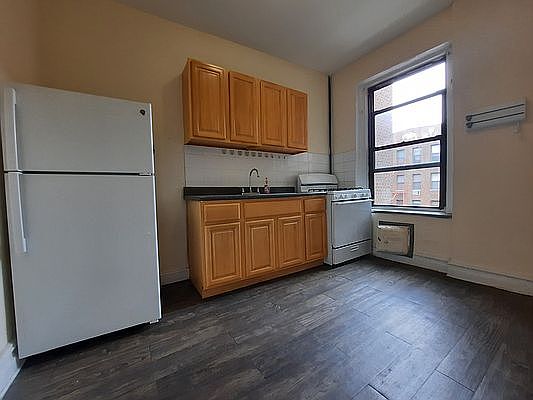 3rd image of 1044 45th St #C4