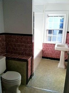 Large bathroom w/Laundry Room attached