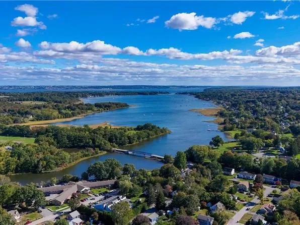 510 Child St APT 303B, Warren, RI 02885