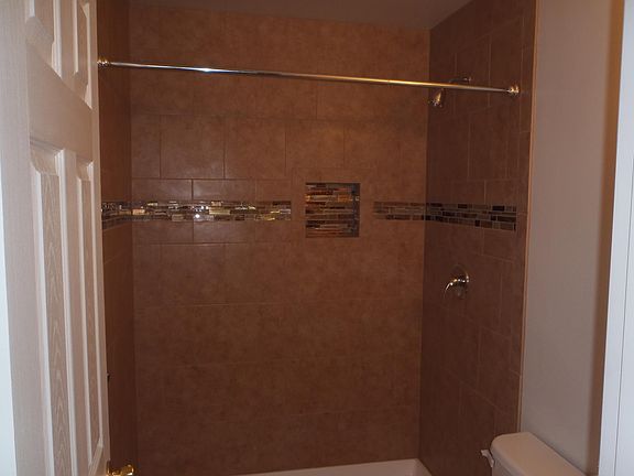 3rd image of 14 Brookmont Dr