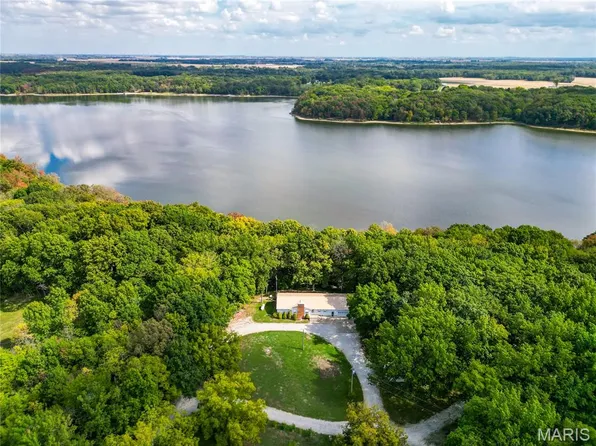 76 Cardinal Ln, Hillsboro, IL 62049