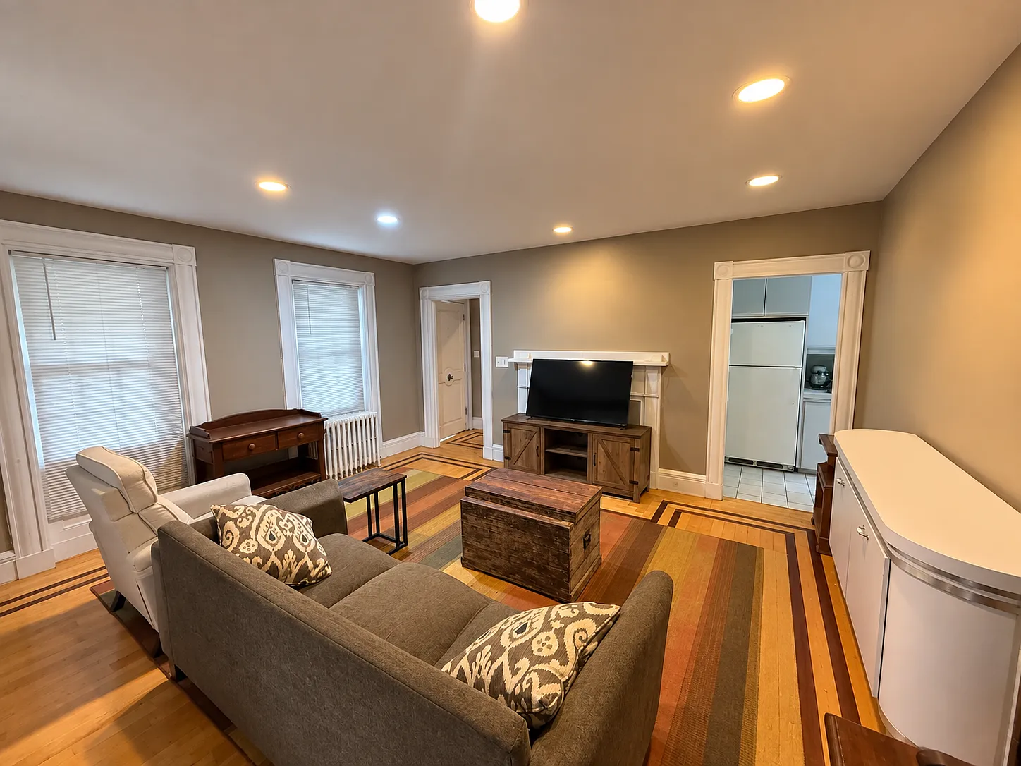 1 bed, 850 sqft, $2,200 — Photo 3