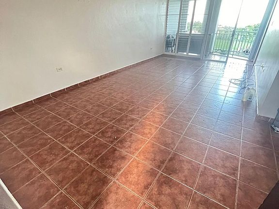 Living room to back patio (from fromt entrance)