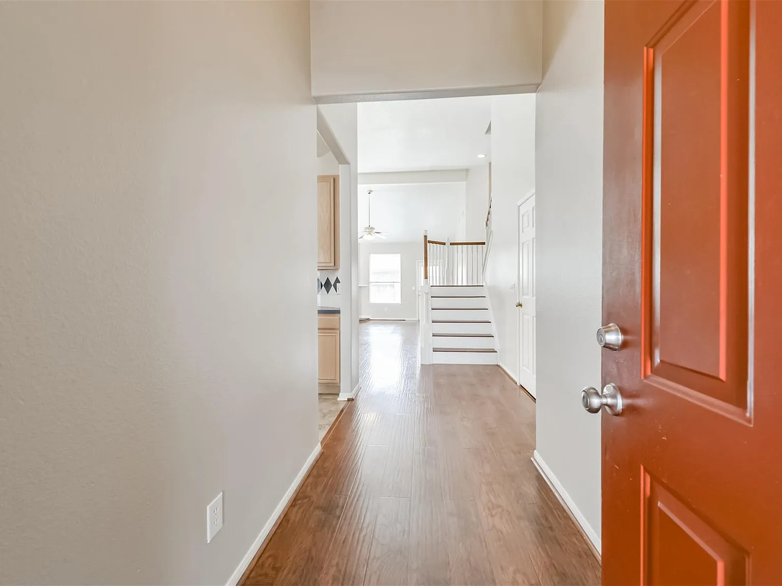 3 bed, 2.5 bath, 1914 sqft, $1,950 — Photo 2