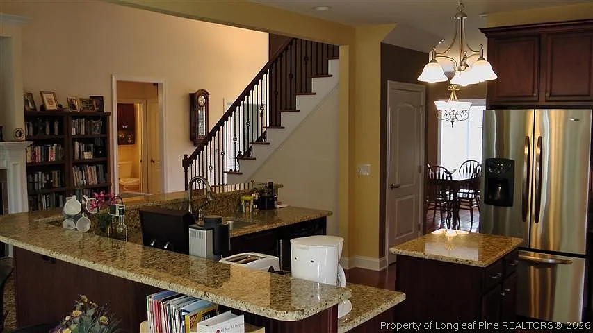 3 bed, 3.0 bath, 2805 sqft, $2,395 — Photo 2