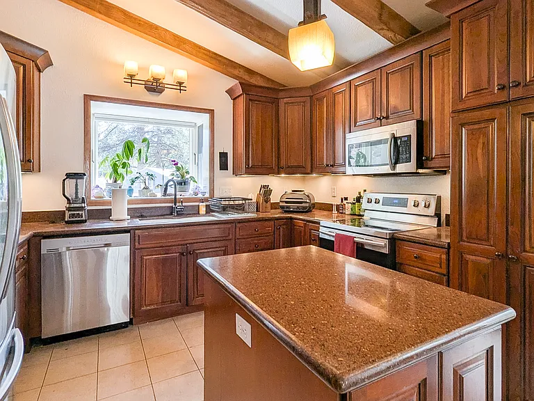 841 Lakeshore Dr — Photo 12