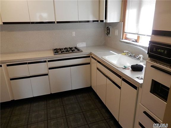 5th image of 15531 Huron St