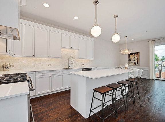 5th image of 7506 Diversey Ave