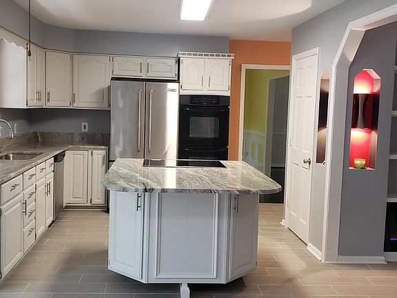 3rd image of 45 Lindsey Ln