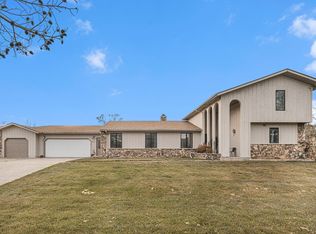 55973 Channel View Dr, Elkhart, IN 46516