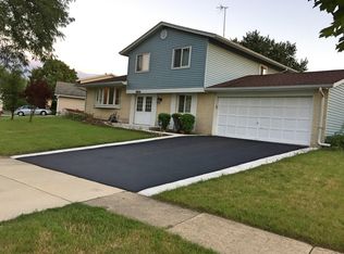 664 New Mexico Trl, Elk Grove Village, IL 60007