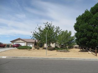 15410 Lookout Rd, Apple Valley, CA 92307