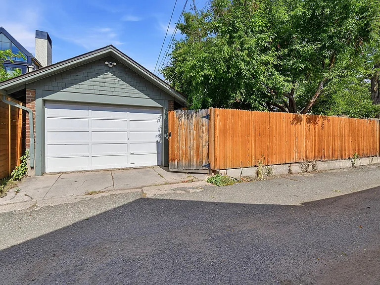 975 S Vine St — Photo 43