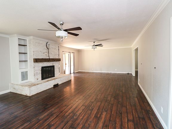 3rd image of 800 S Crescent Dr