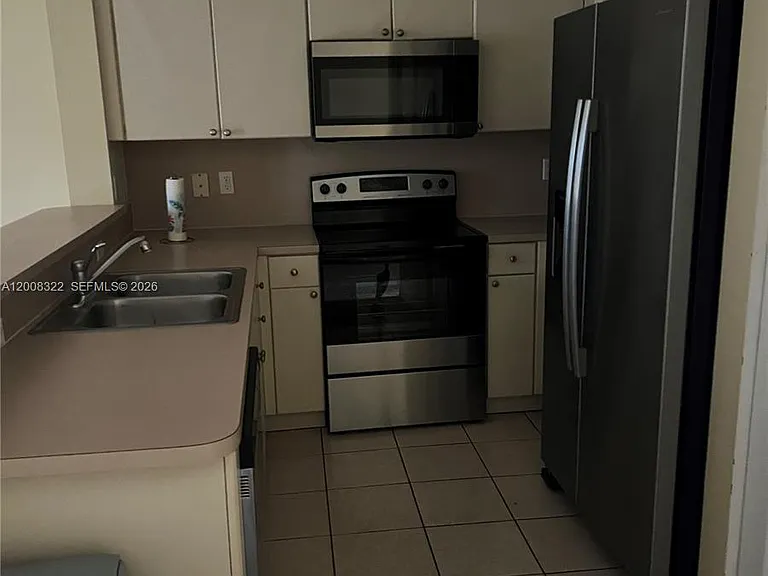 2201 SE 24th Pl #2201 — Photo 2